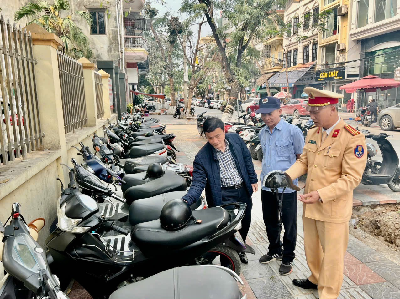 Nhiều trường học gửi thư cảm ơn tới Tổ CSGT địa bàn Hồng Bàng - Đội CSGT số 3 – Phòng Cảnh sát giao thông CATP